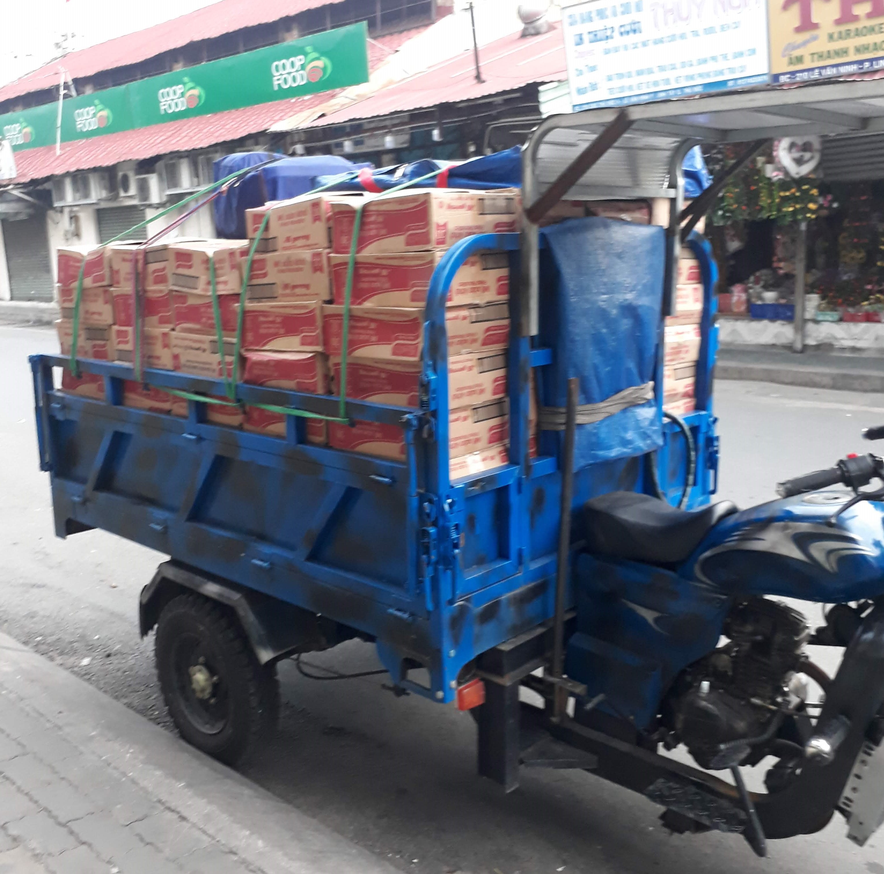 Xe ba gác chở thuê quận 3 - thuebagacsaigon.com